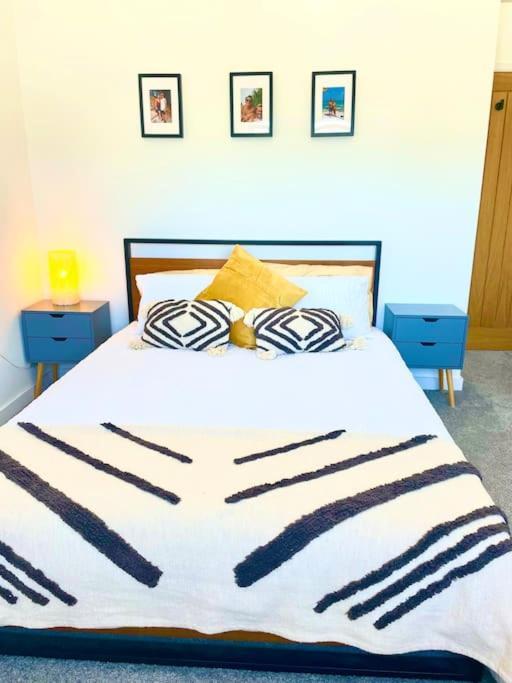 Modern Chic Summer Holiday Retreat. New Quay Exterior foto